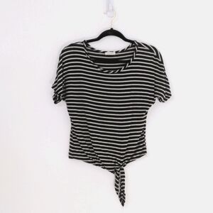 black/cream cropped tee shirt